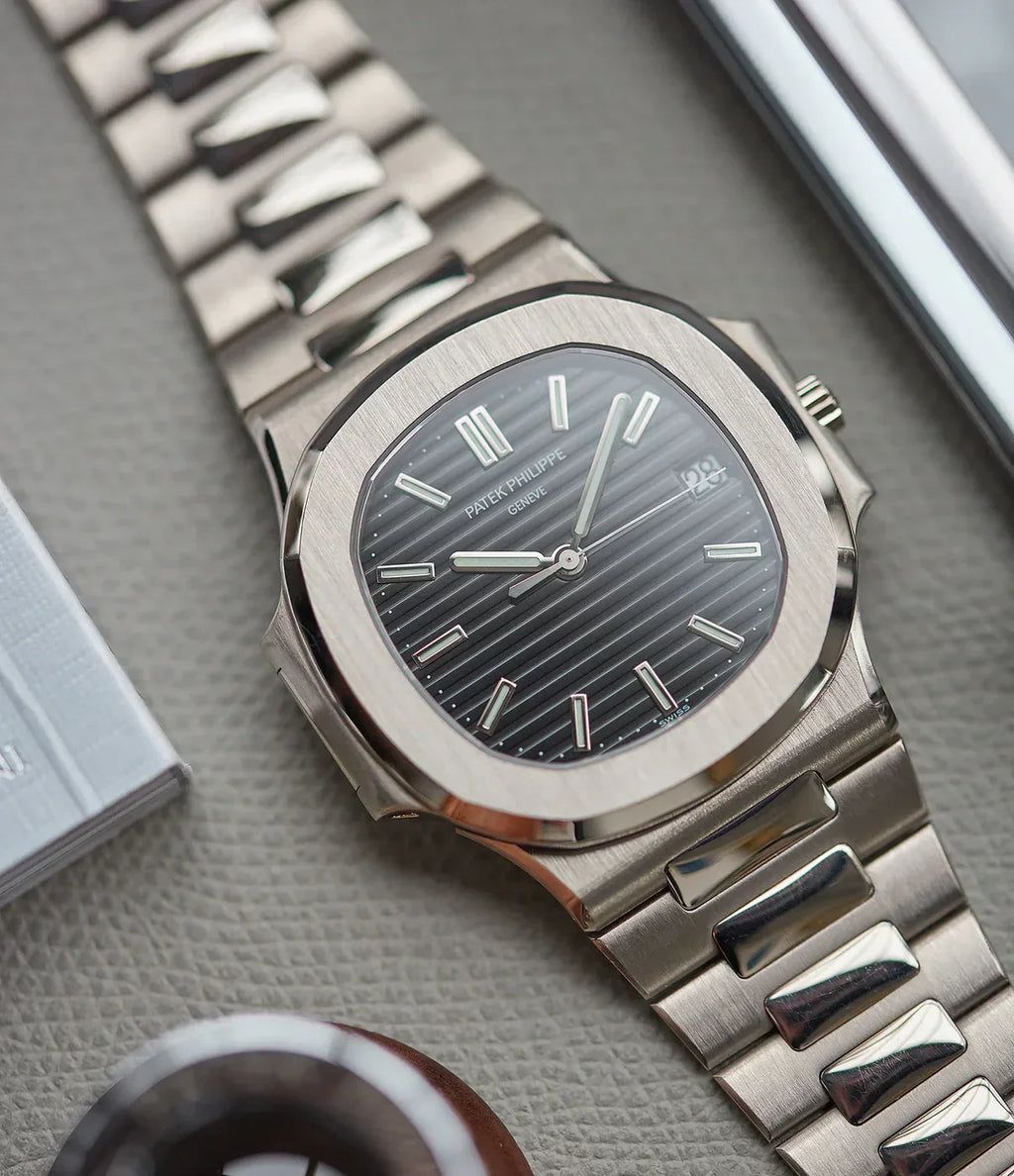 Patek Philippe Nautilus Noir 40mm - | PERVARA